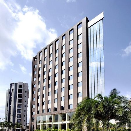 Hotel H - Sandhill Hotels Private Limited Ānand Esterno foto