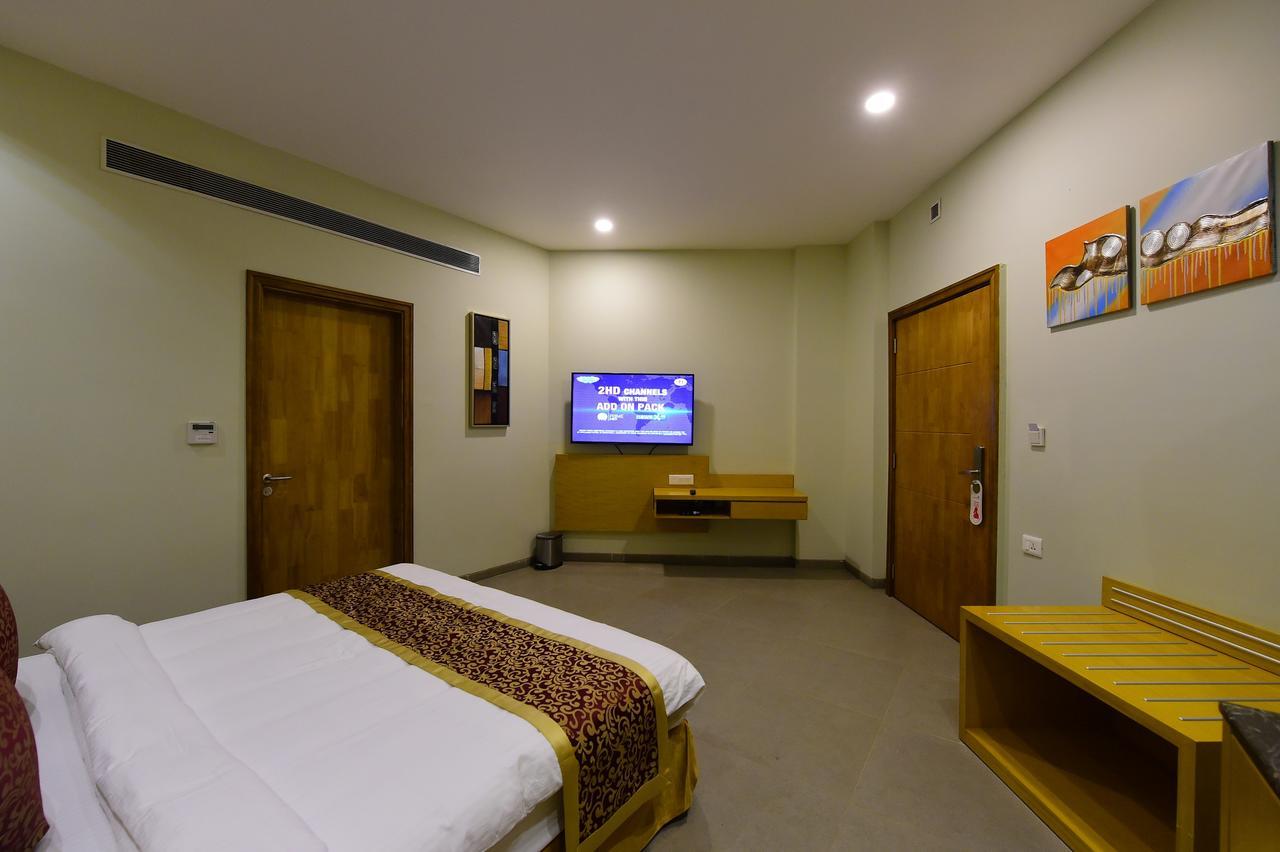 Hotel H - Sandhill Hotels Private Limited Ānand Esterno foto