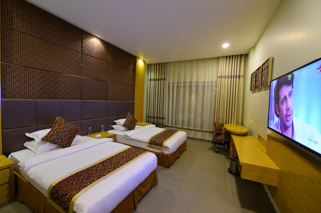 Hotel H - Sandhill Hotels Private Limited Ānand Esterno foto