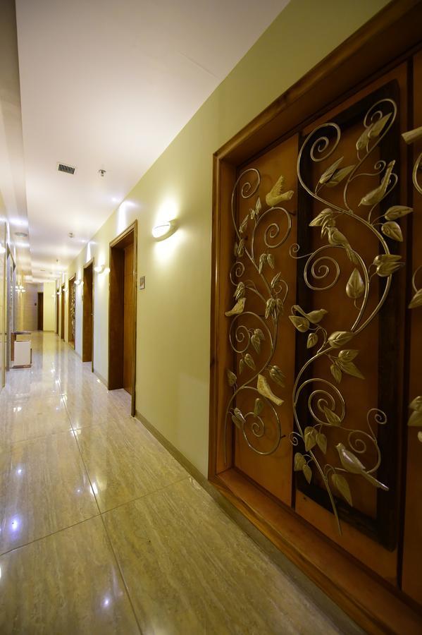 Hotel H - Sandhill Hotels Private Limited Ānand Esterno foto