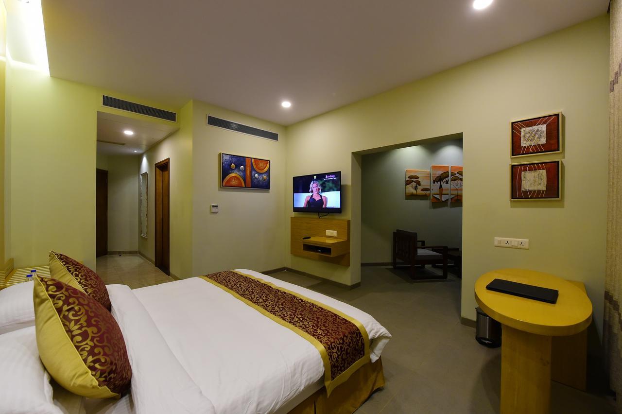 Hotel H - Sandhill Hotels Private Limited Ānand Esterno foto