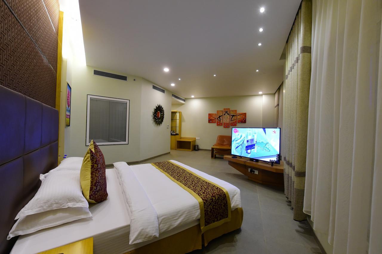 Hotel H - Sandhill Hotels Private Limited Ānand Esterno foto