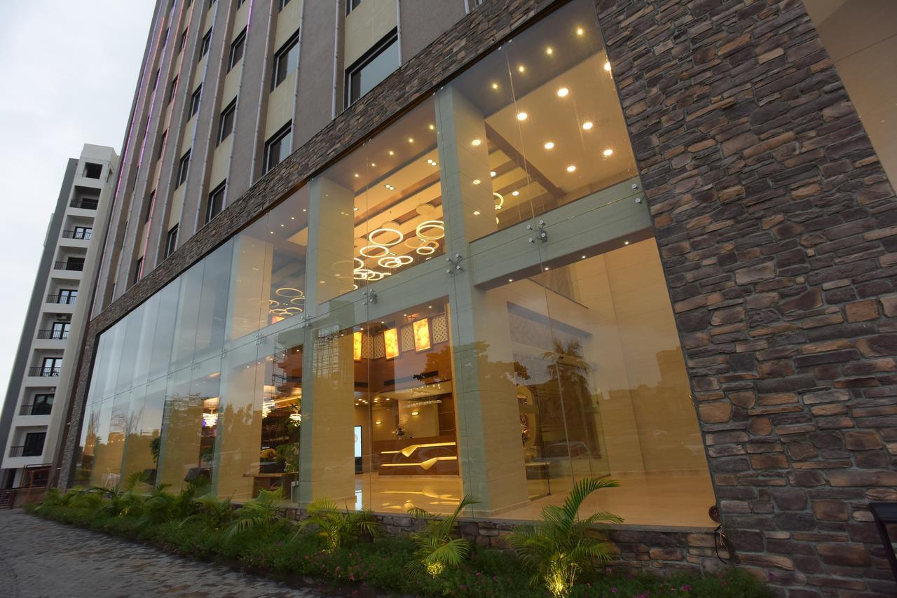 Hotel H - Sandhill Hotels Private Limited Ānand Esterno foto