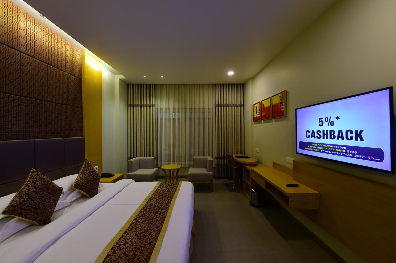 Hotel H - Sandhill Hotels Private Limited Ānand Esterno foto