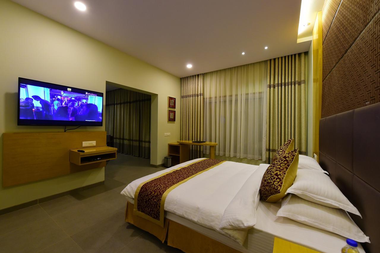 Hotel H - Sandhill Hotels Private Limited Ānand Esterno foto