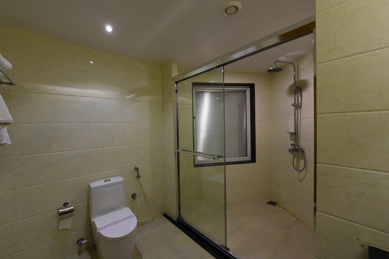 Hotel H - Sandhill Hotels Private Limited Ānand Esterno foto