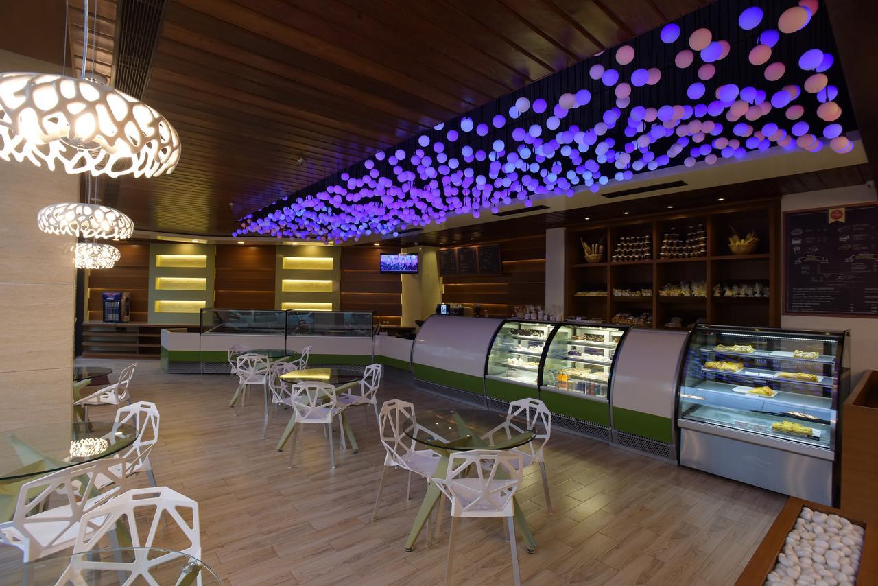 Hotel H - Sandhill Hotels Private Limited Ānand Esterno foto