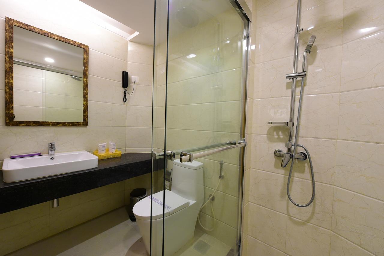 Hotel H - Sandhill Hotels Private Limited Ānand Esterno foto