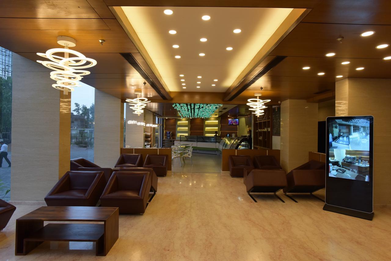 Hotel H - Sandhill Hotels Private Limited Ānand Esterno foto