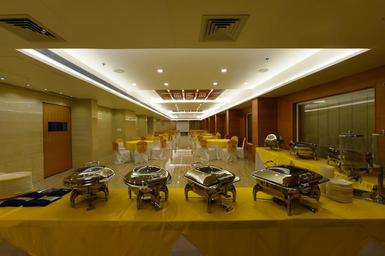 Hotel H - Sandhill Hotels Private Limited Ānand Esterno foto