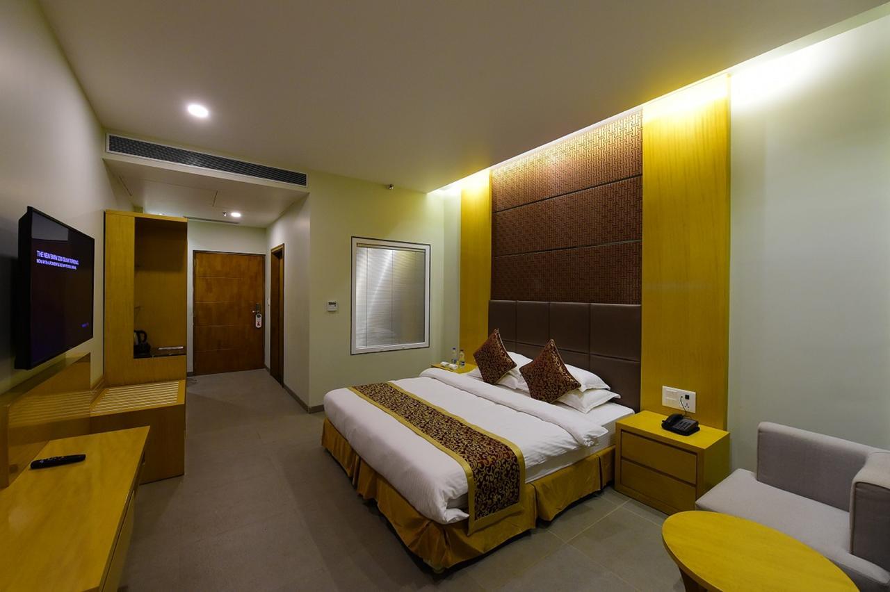 Hotel H - Sandhill Hotels Private Limited Ānand Esterno foto