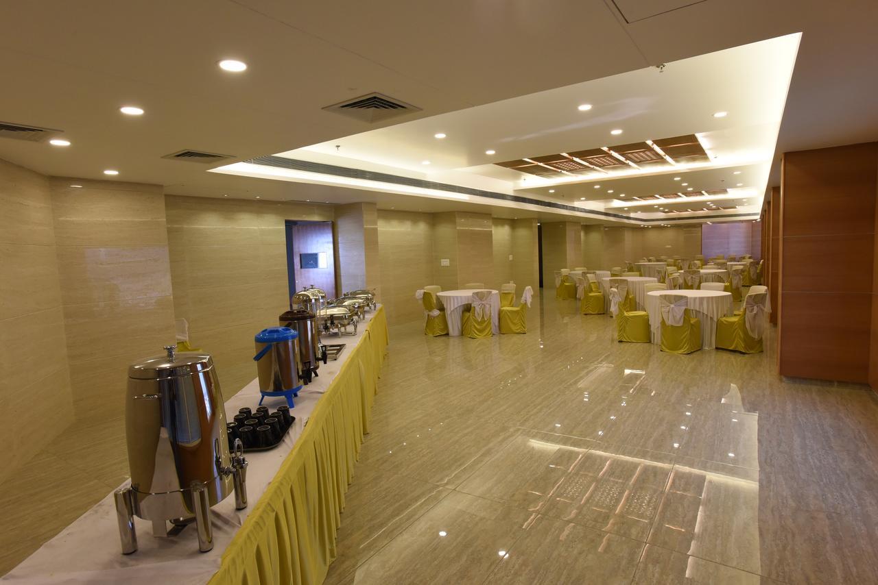Hotel H - Sandhill Hotels Private Limited Ānand Esterno foto