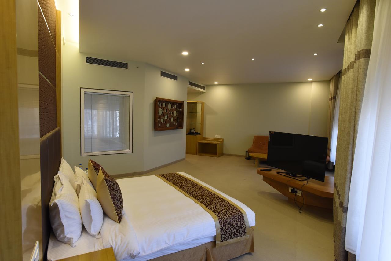 Hotel H - Sandhill Hotels Private Limited Ānand Esterno foto