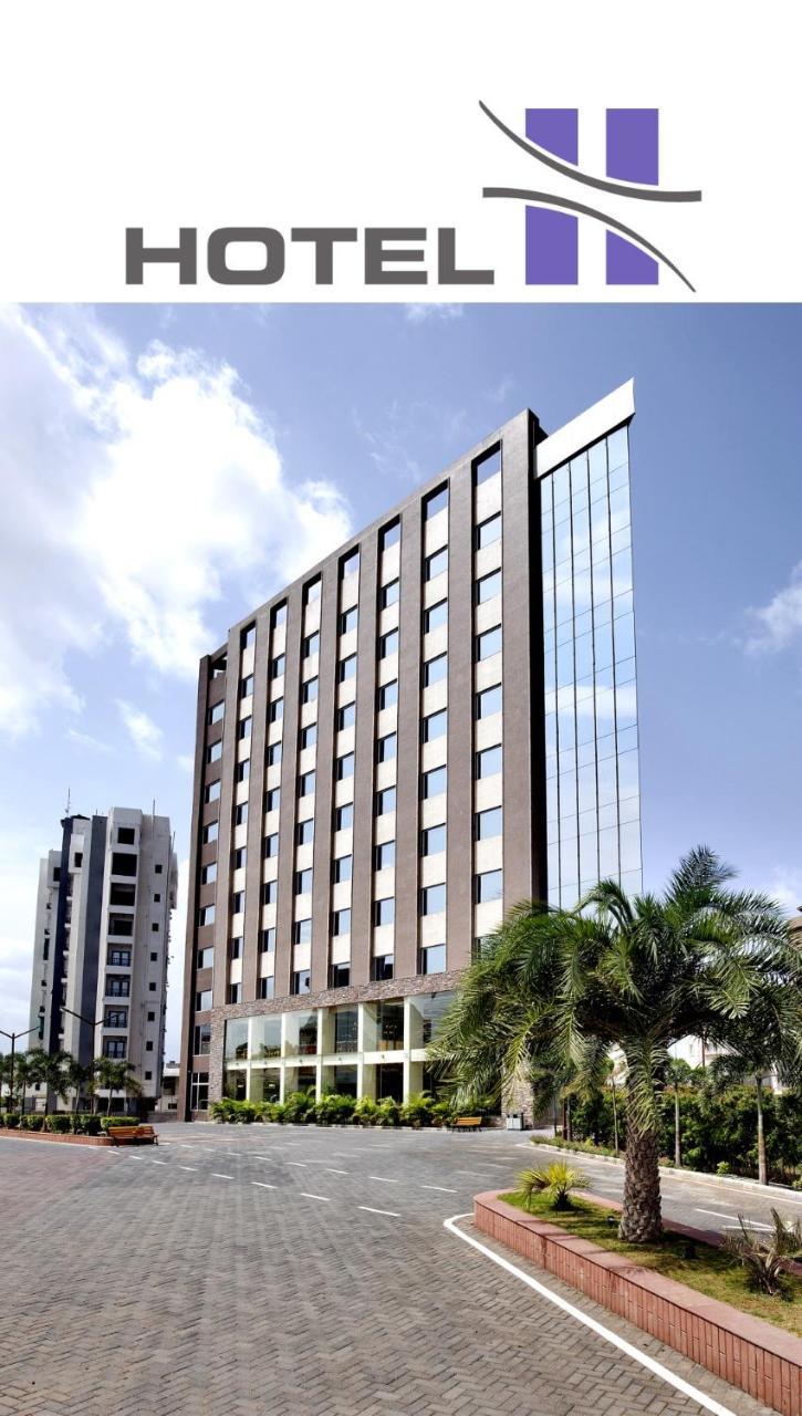 Hotel H - Sandhill Hotels Private Limited Ānand Esterno foto