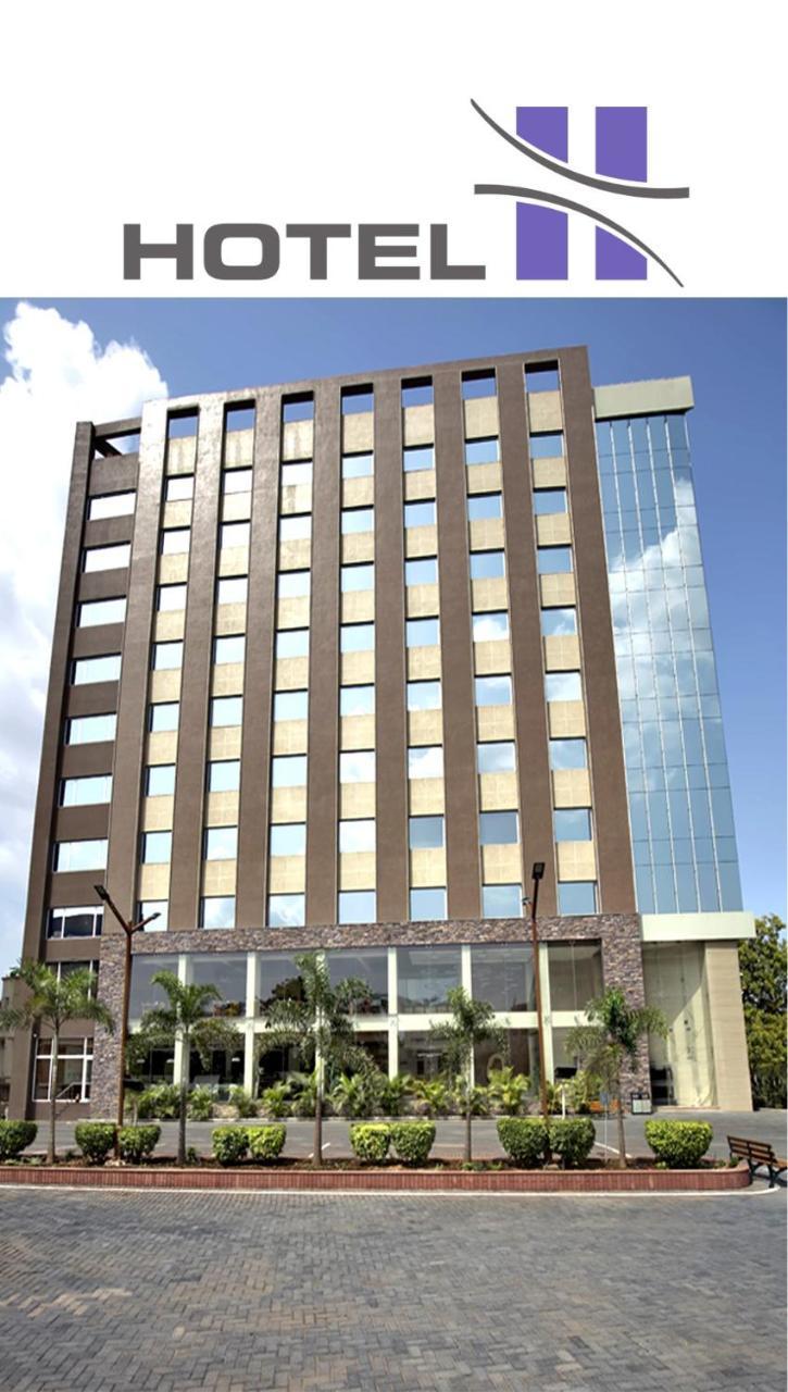 Hotel H - Sandhill Hotels Private Limited Ānand Esterno foto